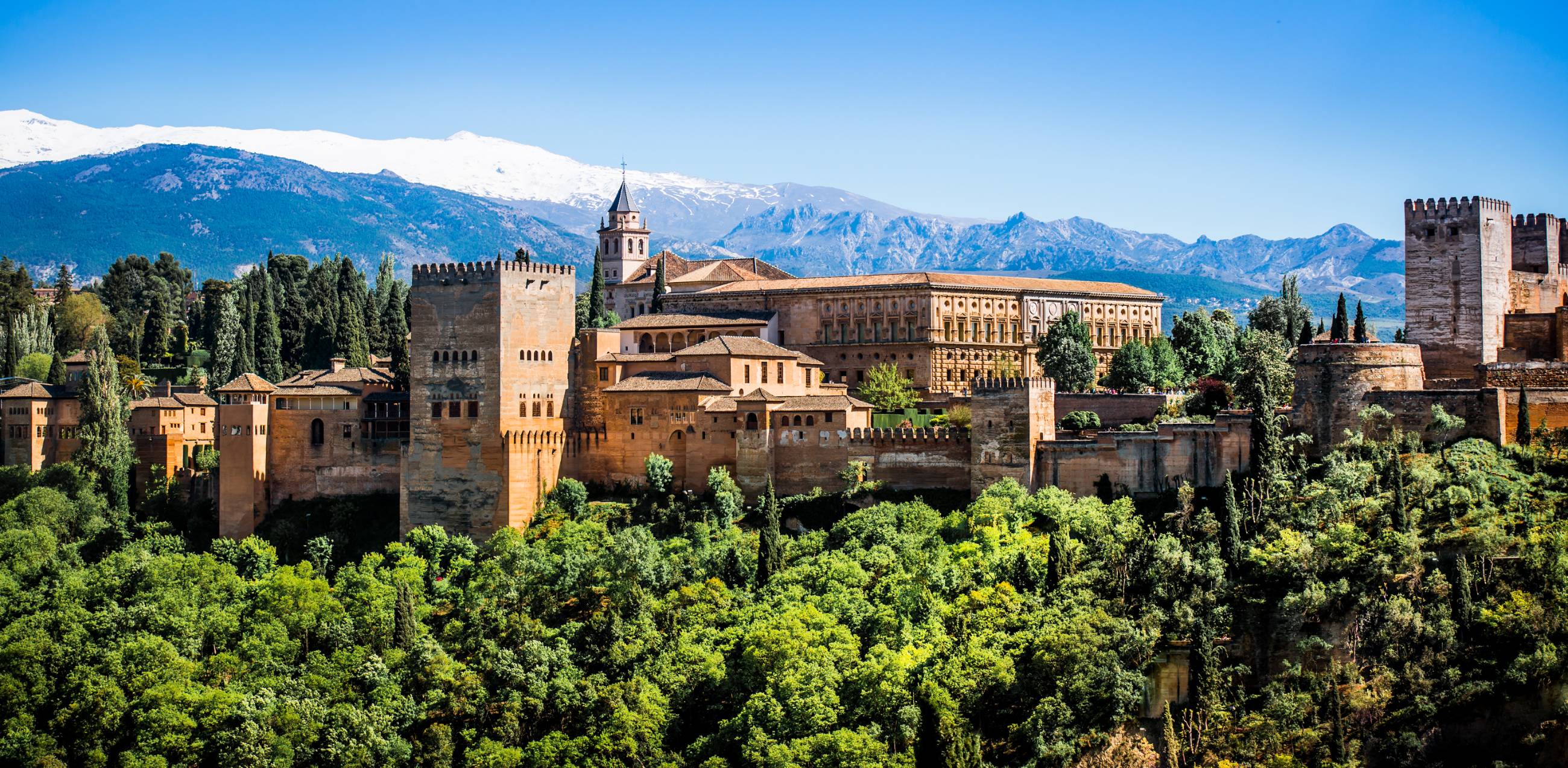 Warum-man-unbedingt-einen-Tag-in-Alhambra-verbringen-sollte