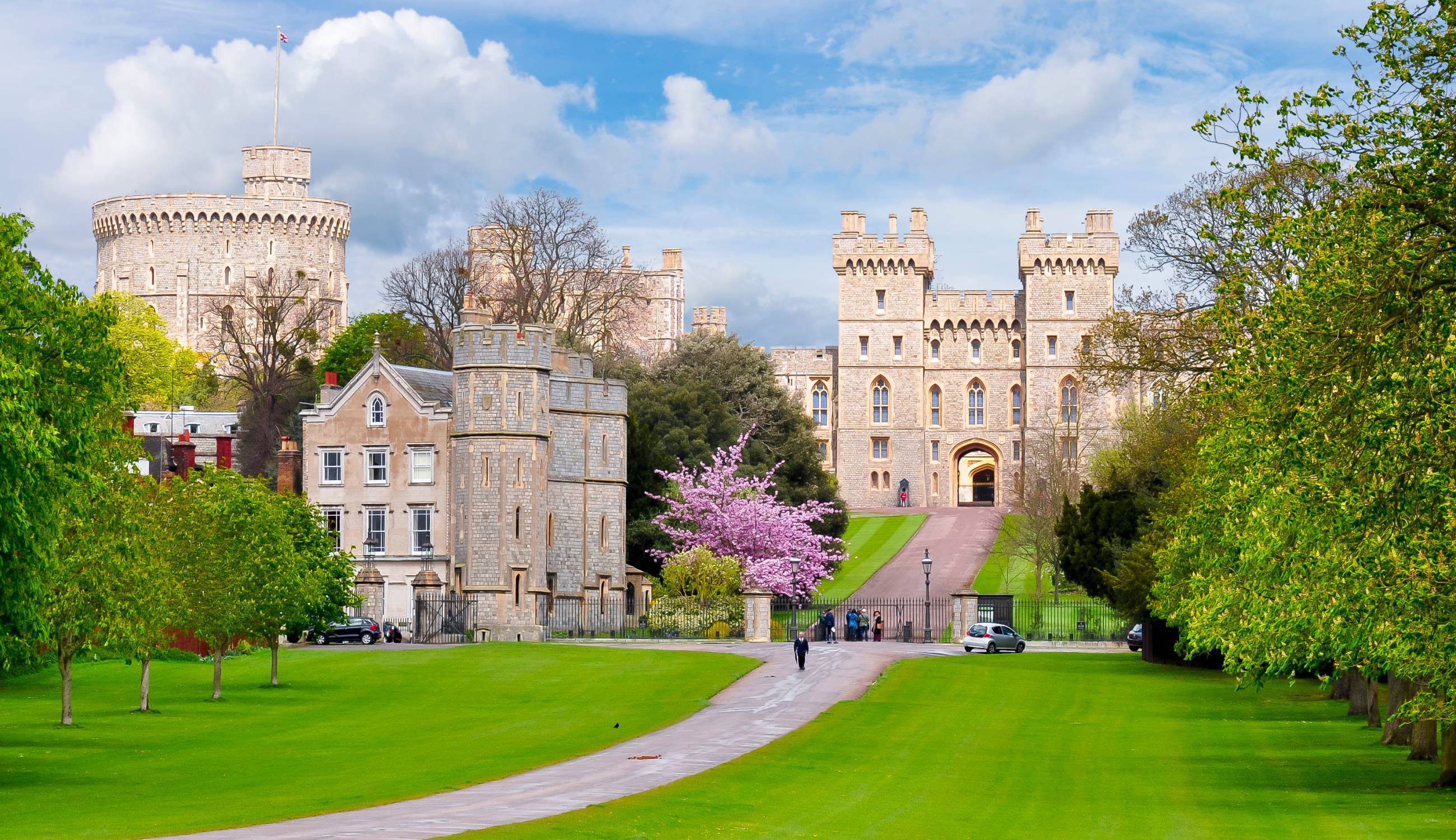 London windsor. Замки Великобритании Виндзорский замок. Виндзорский дворец в Лондоне. Виндзорский замок, Лондон, Англия. Виндзорский замок (г. Виндзор).