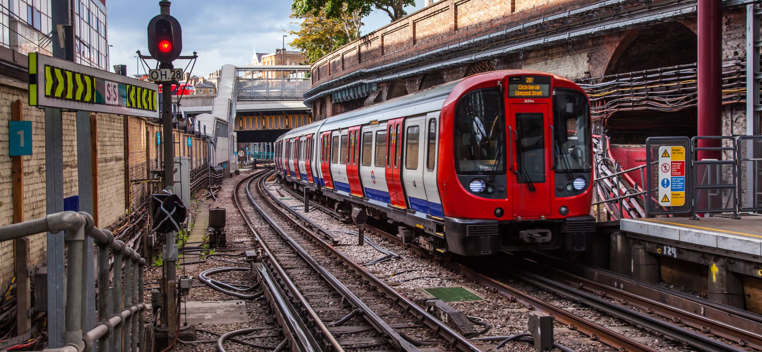 Exploring-the-Underground Stations-Of-The-London-Tube-Network