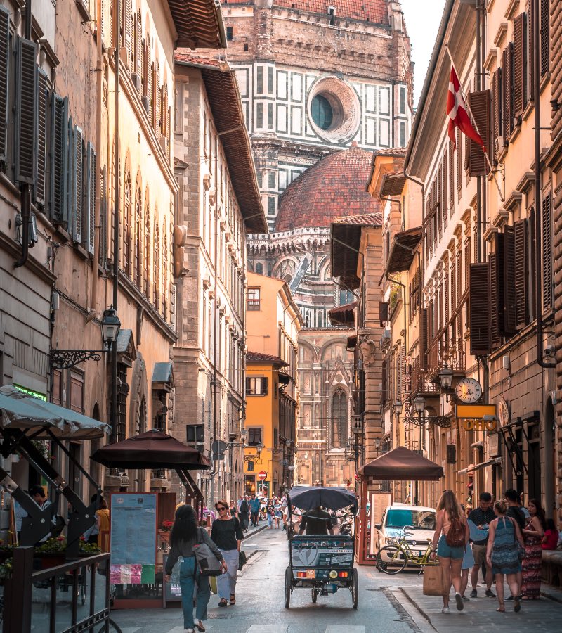 Street-scene-in-Florence-Tuscany