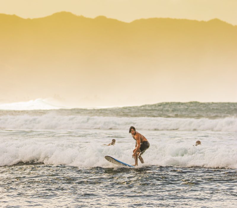 Oahu-surfing