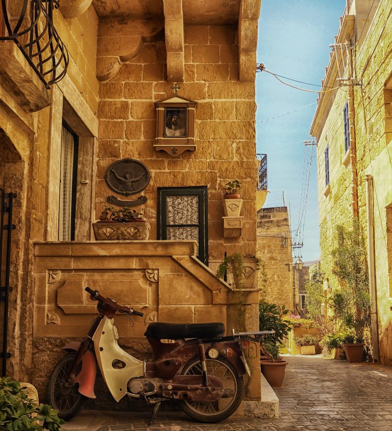 Gozo-street-scene